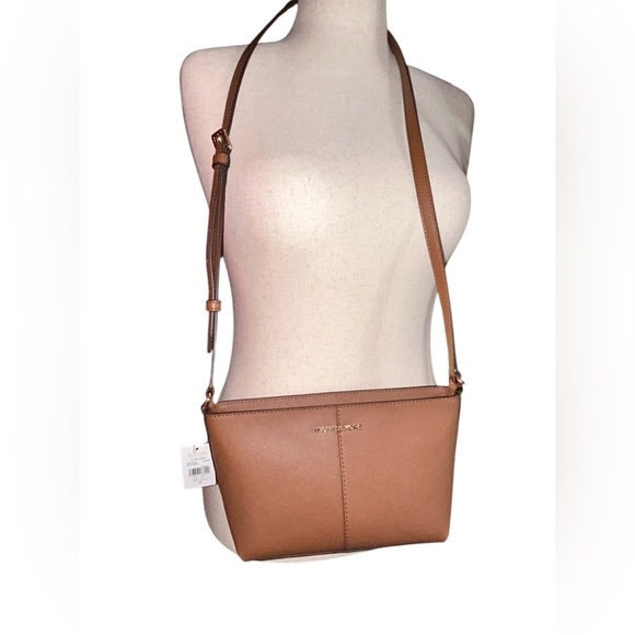 Michael Kors Handbags - NWT Michael Kors jet set leather crossbody bag